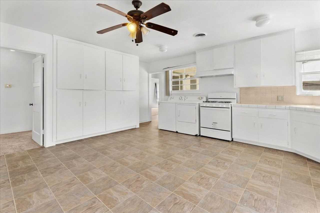 8020 Cowan Ave - Photo 4 of 16