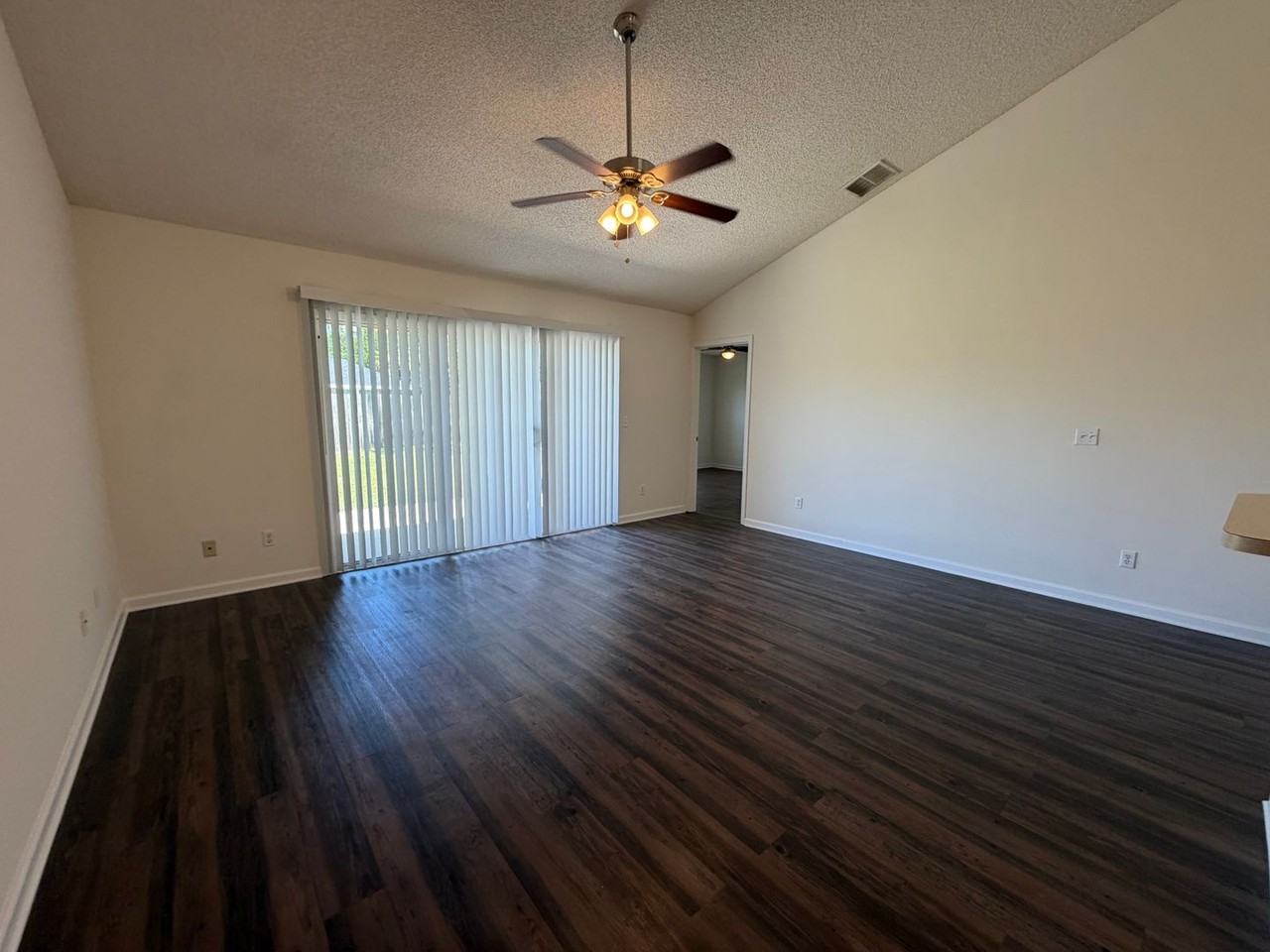 4B Serenity Pl - Photo 5 of 22