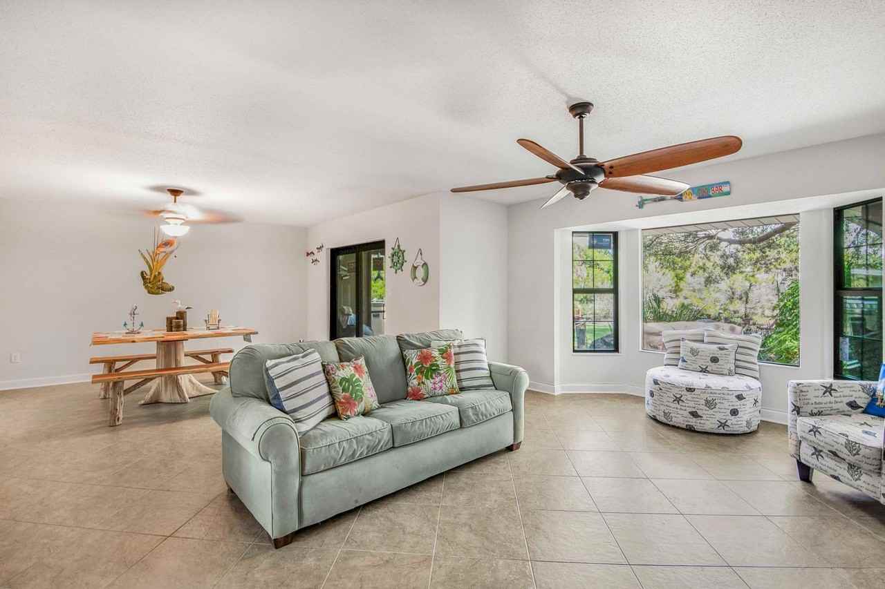 11316 W Bayshore Dr - Photo 3 of 44