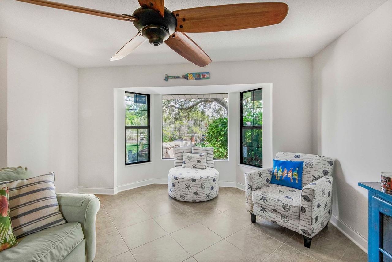 11316 W Bayshore Dr - Photo 4 of 44