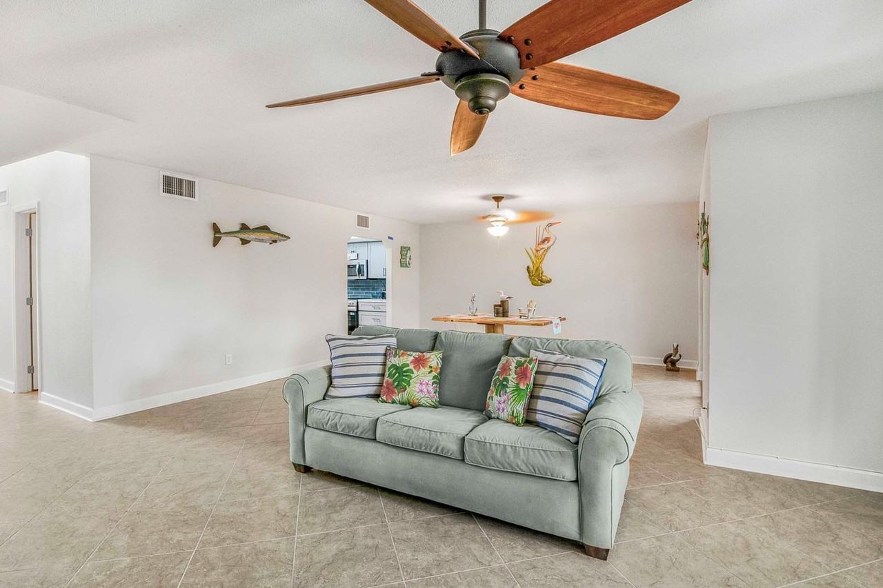 11316 W Bayshore Dr - Photo 5 of 44
