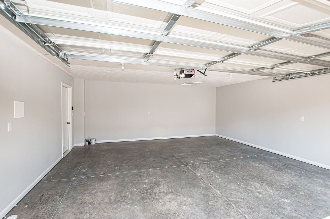 500 Eagle Pointe Dr - Photo 2 of 33