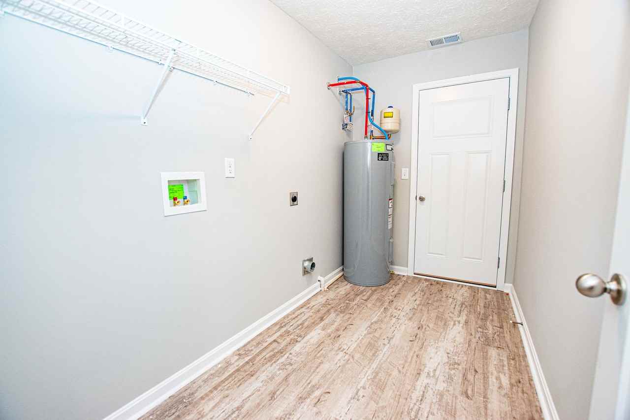 500 Eagle Pointe Dr - Photo 3 of 33