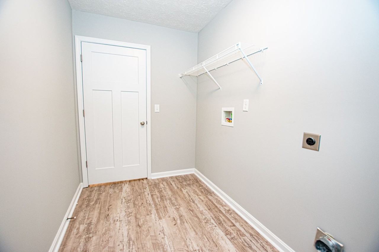 500 Eagle Pointe Dr - Photo 4 of 33