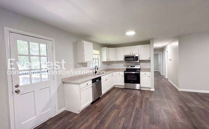 222 Rebecca Dr - Photo 2 of 31