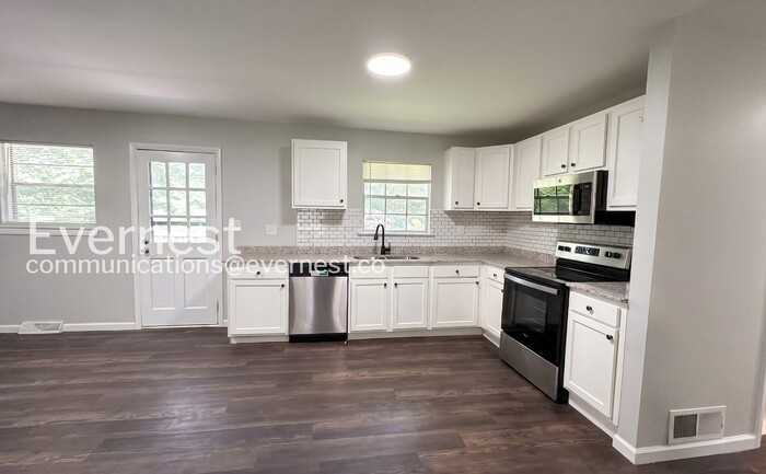 222 Rebecca Dr - Photo 3 of 31