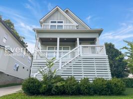 featured image of 520 Moore Ave