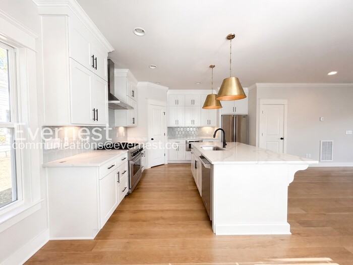 520 Moore Ave - Photo 3 of 39