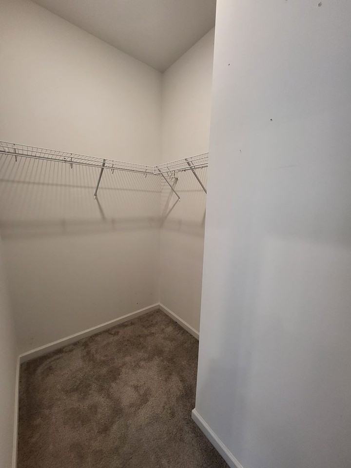 11810 Titan Ave - Photo 4 of 40