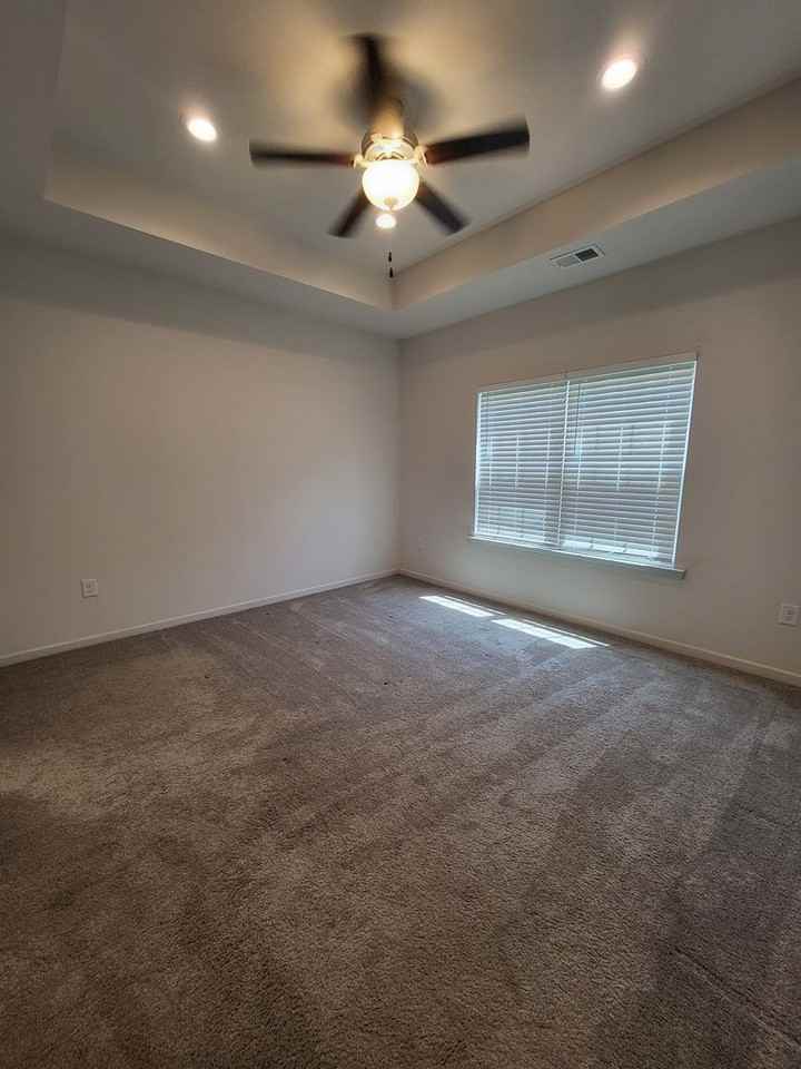 11810 Titan Ave - Photo 5 of 40