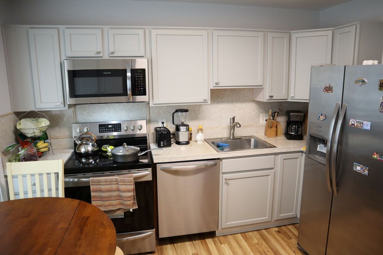 10951 Amherst Ave - Photo 5 of 37