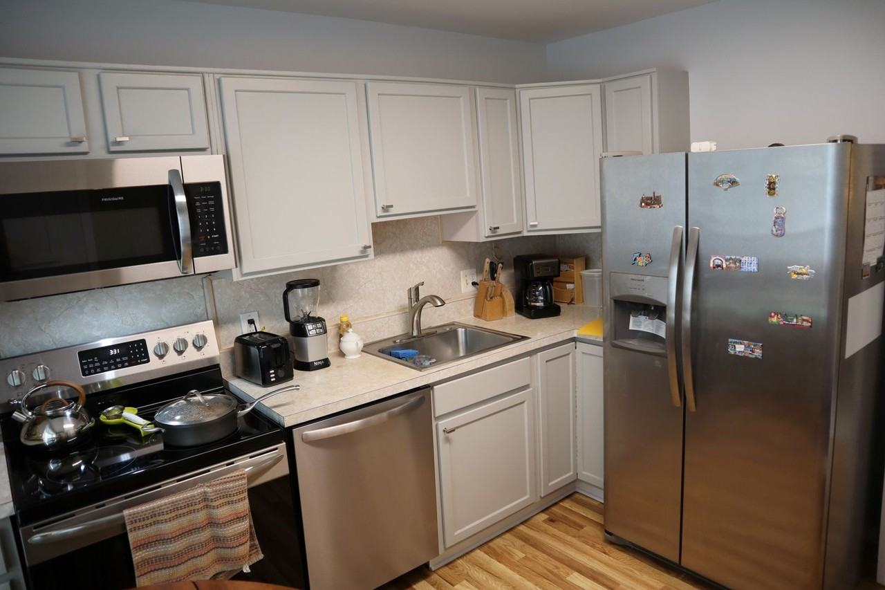 10951 Amherst Ave - Photo 6 of 37