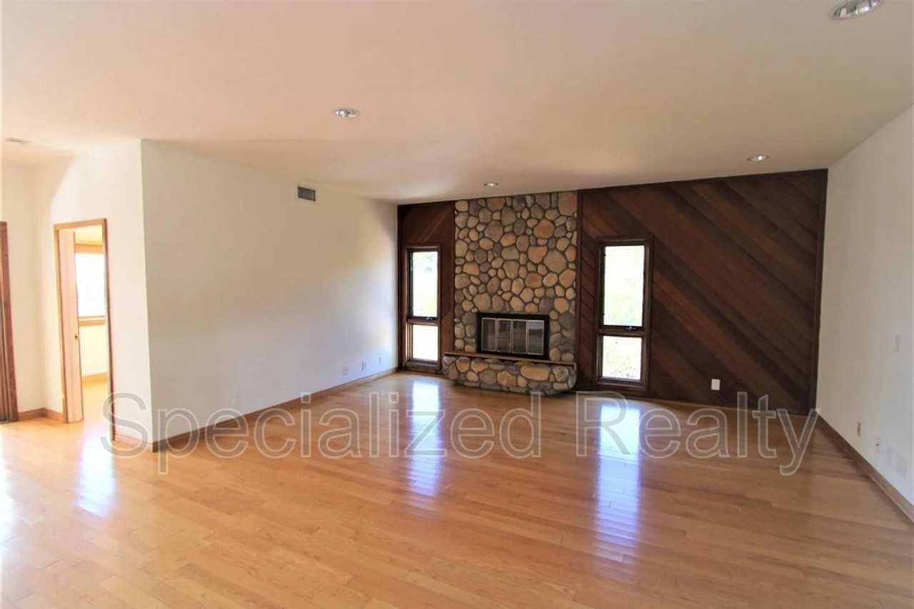 3694 Berwick Dr - Photo 7 of 24