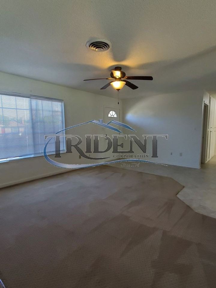 2404 Edwards St - Photo 2 of 21