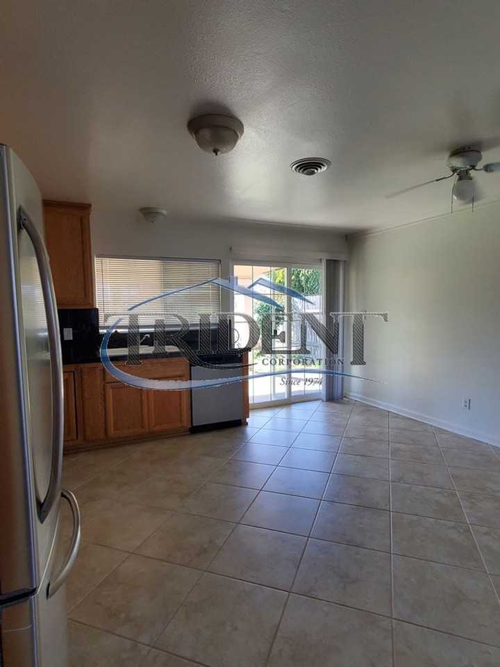 2404 Edwards St - Photo 4 of 21