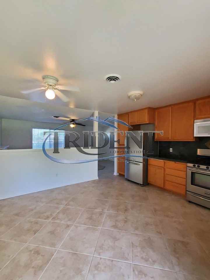 2404 Edwards St - Photo 7 of 21