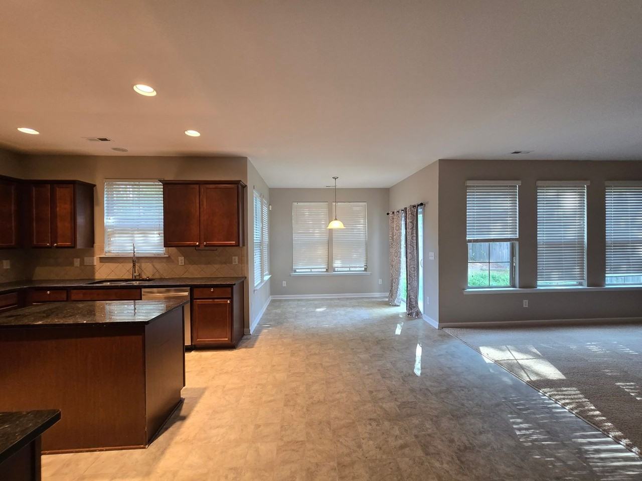 271 River Oak St - Photo 4 of 36