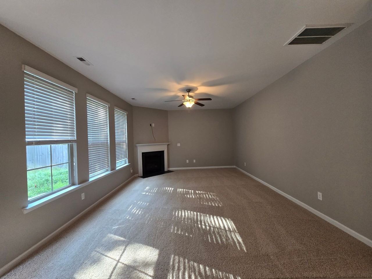 271 River Oak St - Photo 5 of 36
