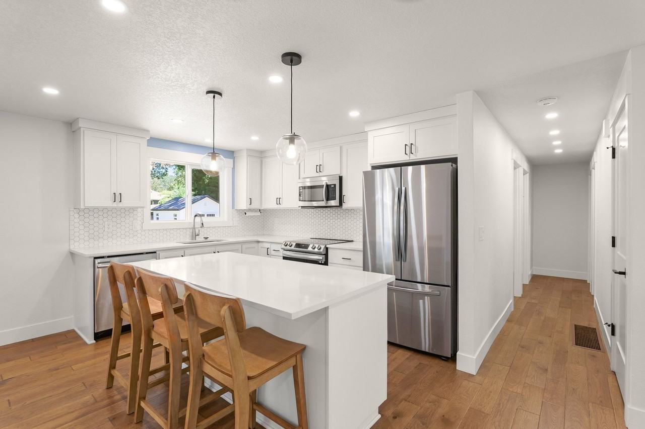 17714 Se Cook St - Photo 2 of 22