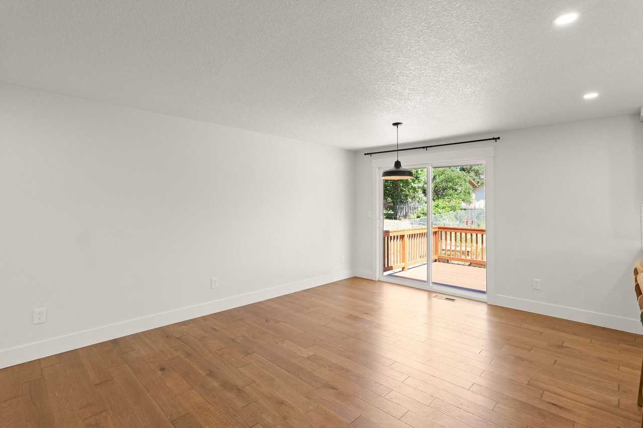17714 Se Cook St - Photo 3 of 22