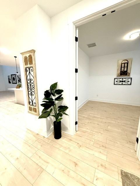 17141 Oxborough Dr - Photo 5 of 35