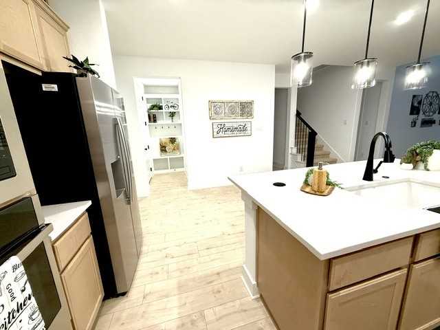 17141 Oxborough Dr - Photo 6 of 35