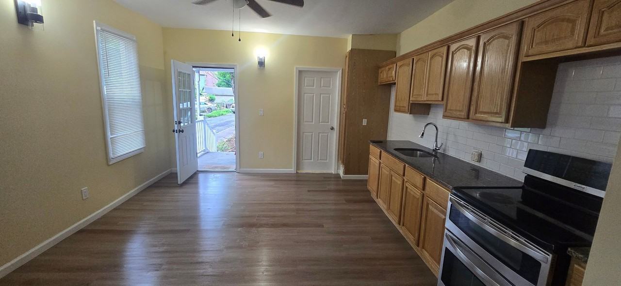 313 S Courtland St - Photo 5 of 11