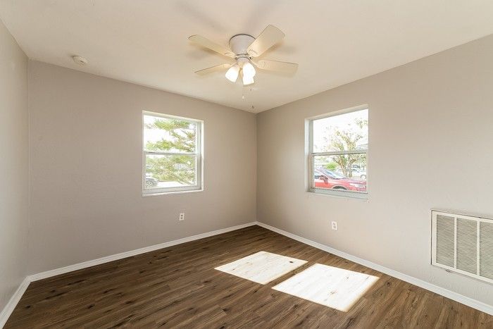 8522 Dorothy Ave - Photo 4 of 17
