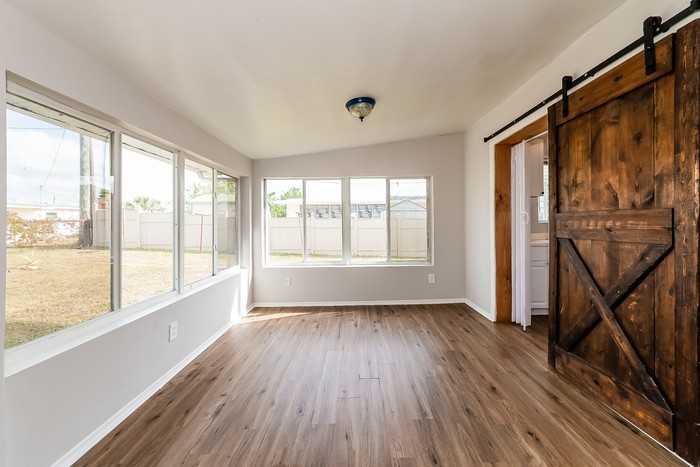 8522 Dorothy Ave - Photo 5 of 17