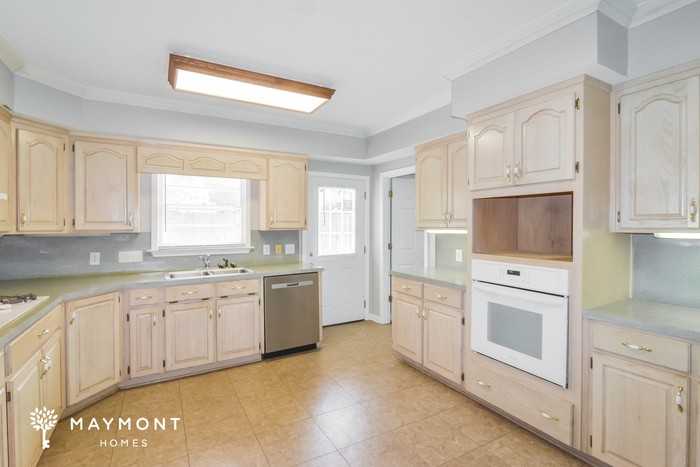 711 Forestdale Dr - Photo 6 of 12