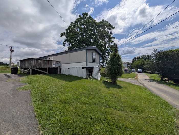 101 Felix Dr - Photo 2 of 17