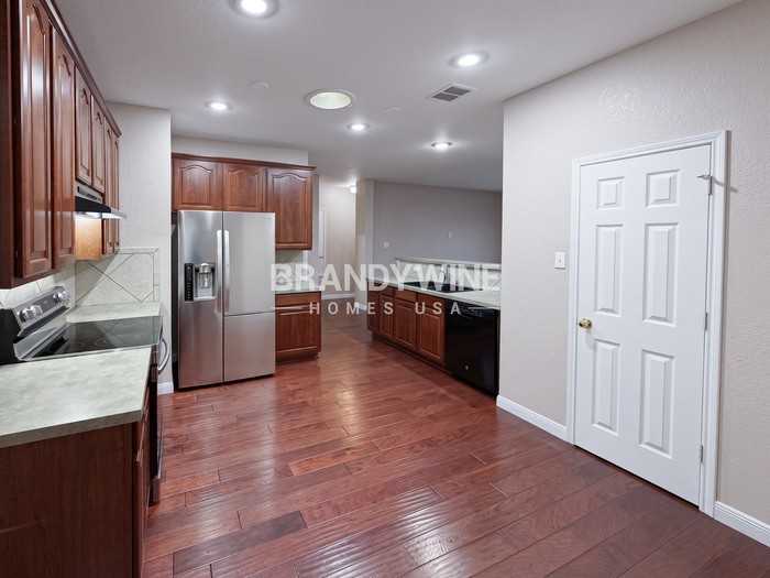 1116 Roundhouse Dr - Photo 6 of 26