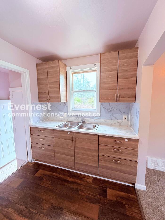 19415 Gable St - Photo 2 of 25