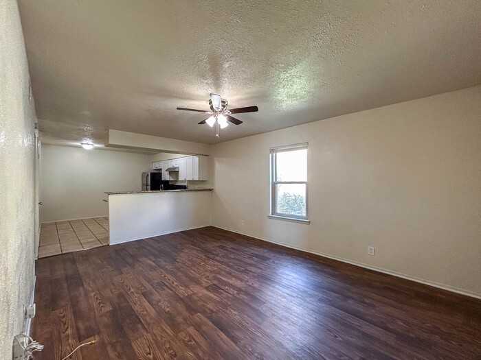 2512 W Hickory St #2 - Photo 2 of 14