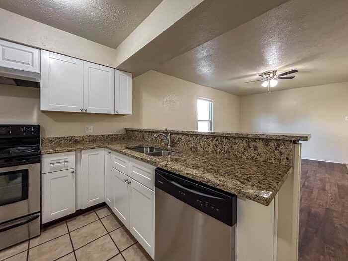 2512 W Hickory St #2 - Photo 4 of 14
