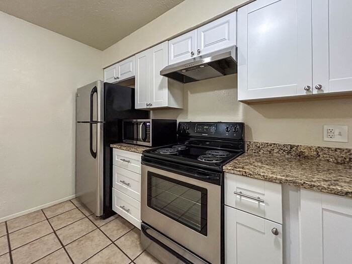 2512 W Hickory St #2 - Photo 5 of 14