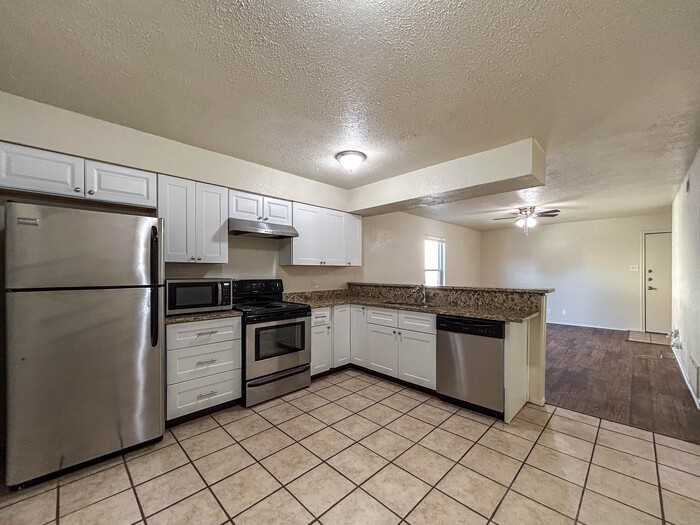 2512 W Hickory St #2 - Photo 6 of 14