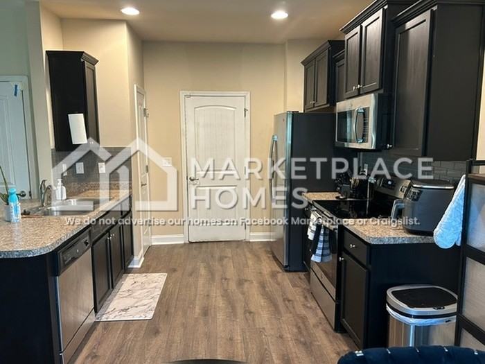 6121 Hickory Lane Dr - Photo 3 of 11