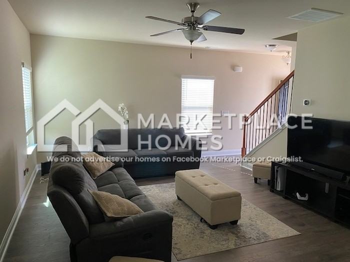 6121 Hickory Lane Dr - Photo 6 of 11