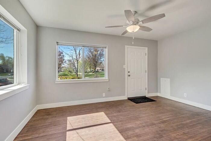 1161 Glenrose Cir #1163 - Photo 4 of 16