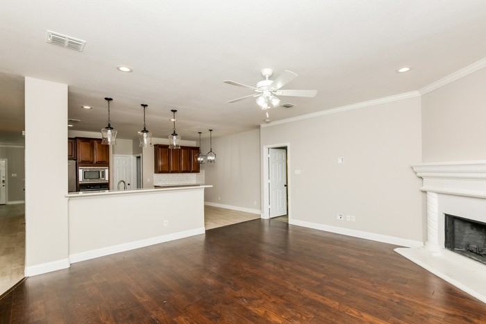 1658 Stetson Dr - Photo 4 of 22