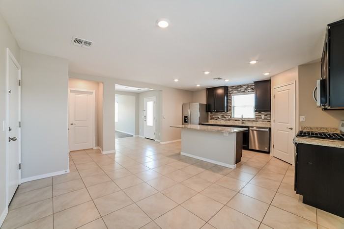 8126 W Agora Ln - Photo 5 of 22