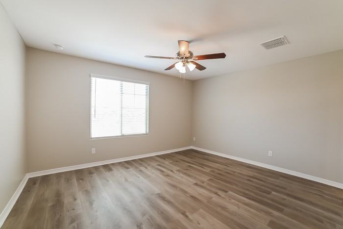 8126 W Agora Ln - Photo 7 of 22
