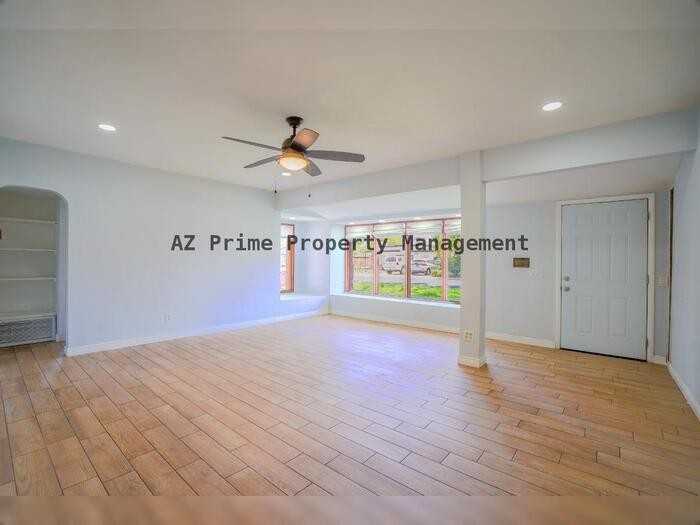 506 W 11th St - Photo 4 of 32