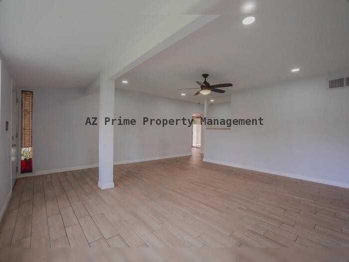 506 W 11th St - Photo 7 of 32