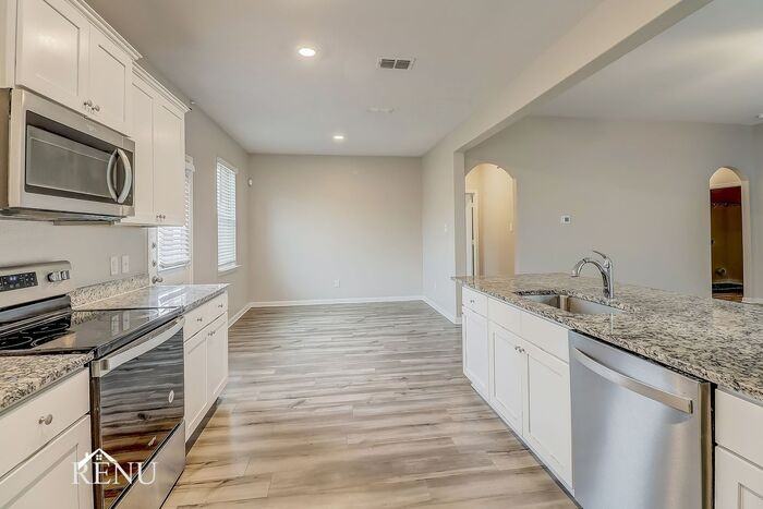 1940 Hialeah Dr - Photo 3 of 17