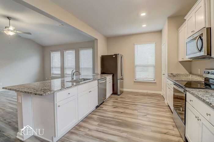 1940 Hialeah Dr - Photo 4 of 17