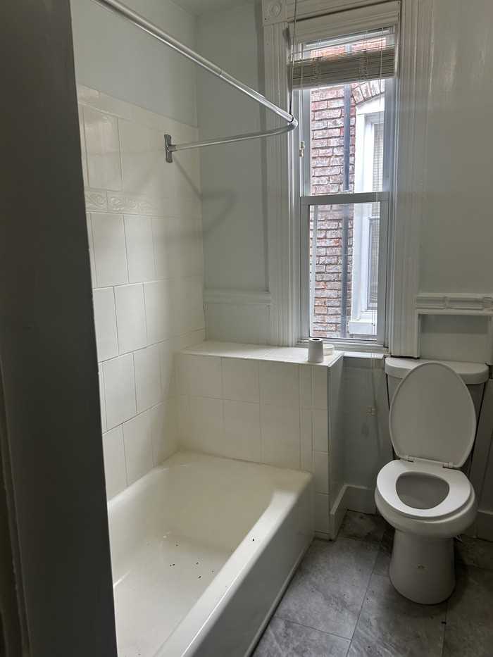 2799 Parkwood Ave - Photo 3 of 5