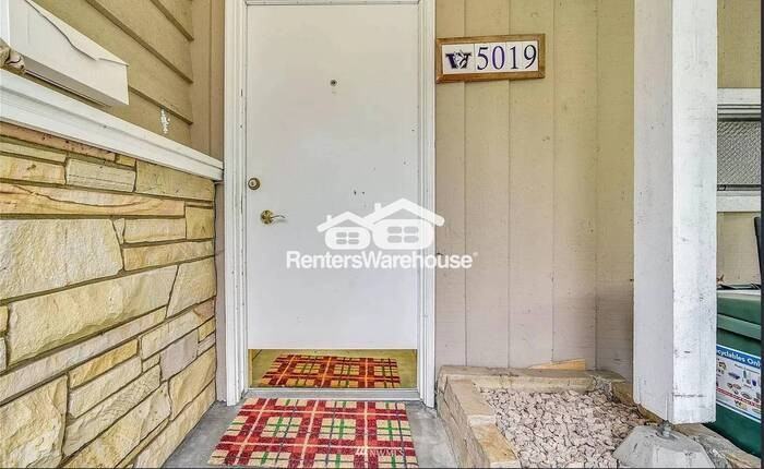 5019 44th Ave Ne - Photo 2 of 15
