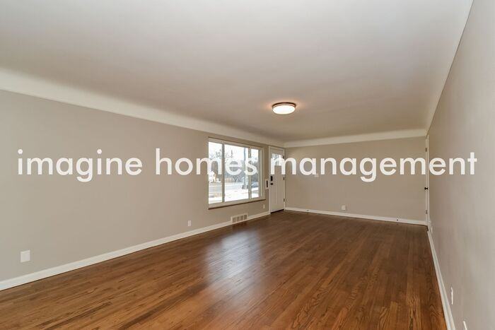 7017 Beechmont Ave - Photo 3 of 17